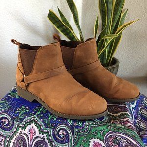 TEVA De La Vina Dos Chelsea boot size 8